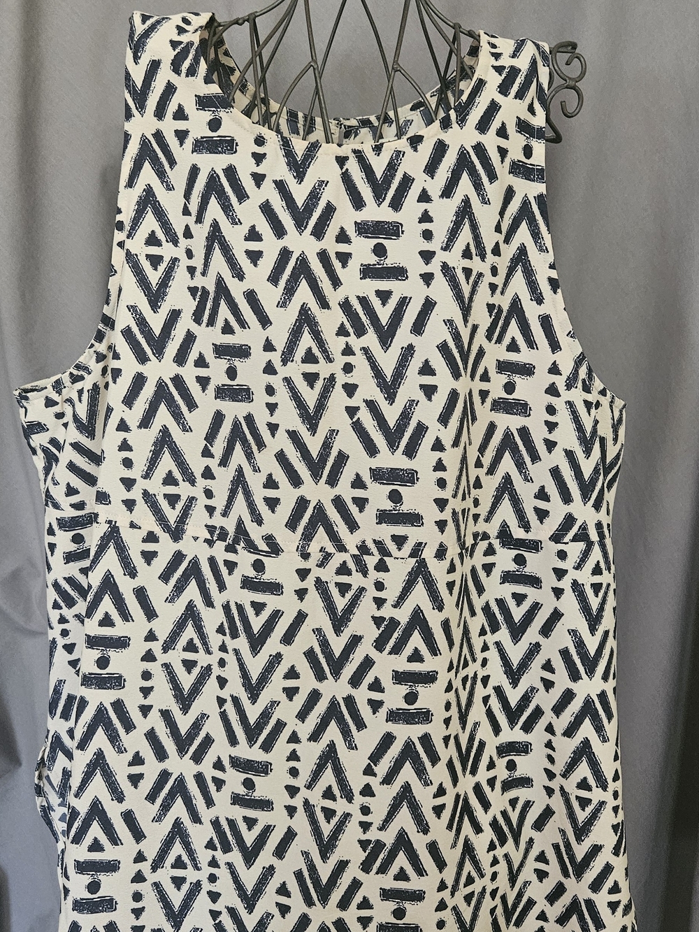 Faded Glory White Tank Top with Navy Geometric Print